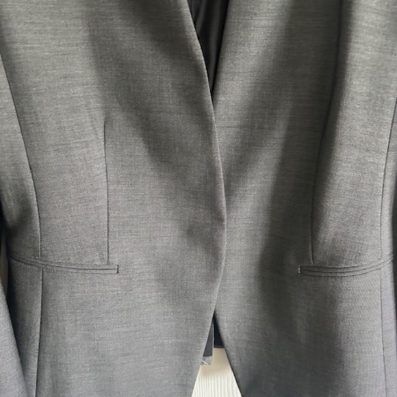 Ann Taylor The Petite Cutaway Blazer in Bi-Stretch Dark Gray Size 12P Preowned - Picture 8 of 16